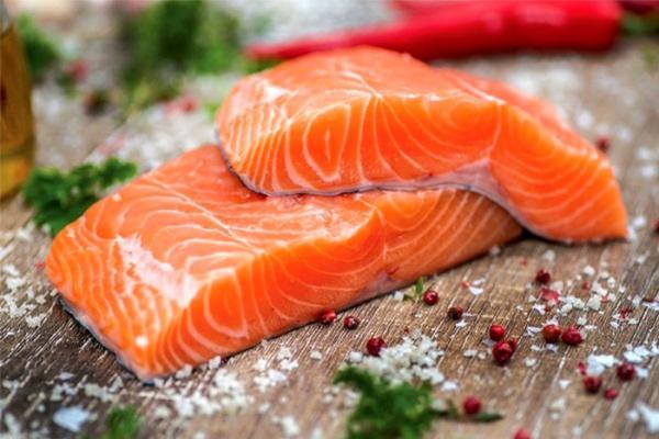 چرا ماهی از گوشت قرمز و مرغ بهتر است؟