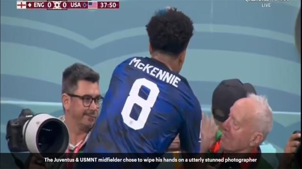 حرکت زشت و زننده بازیکن تیم ملی فوتبال آمریکا در جام جهانی